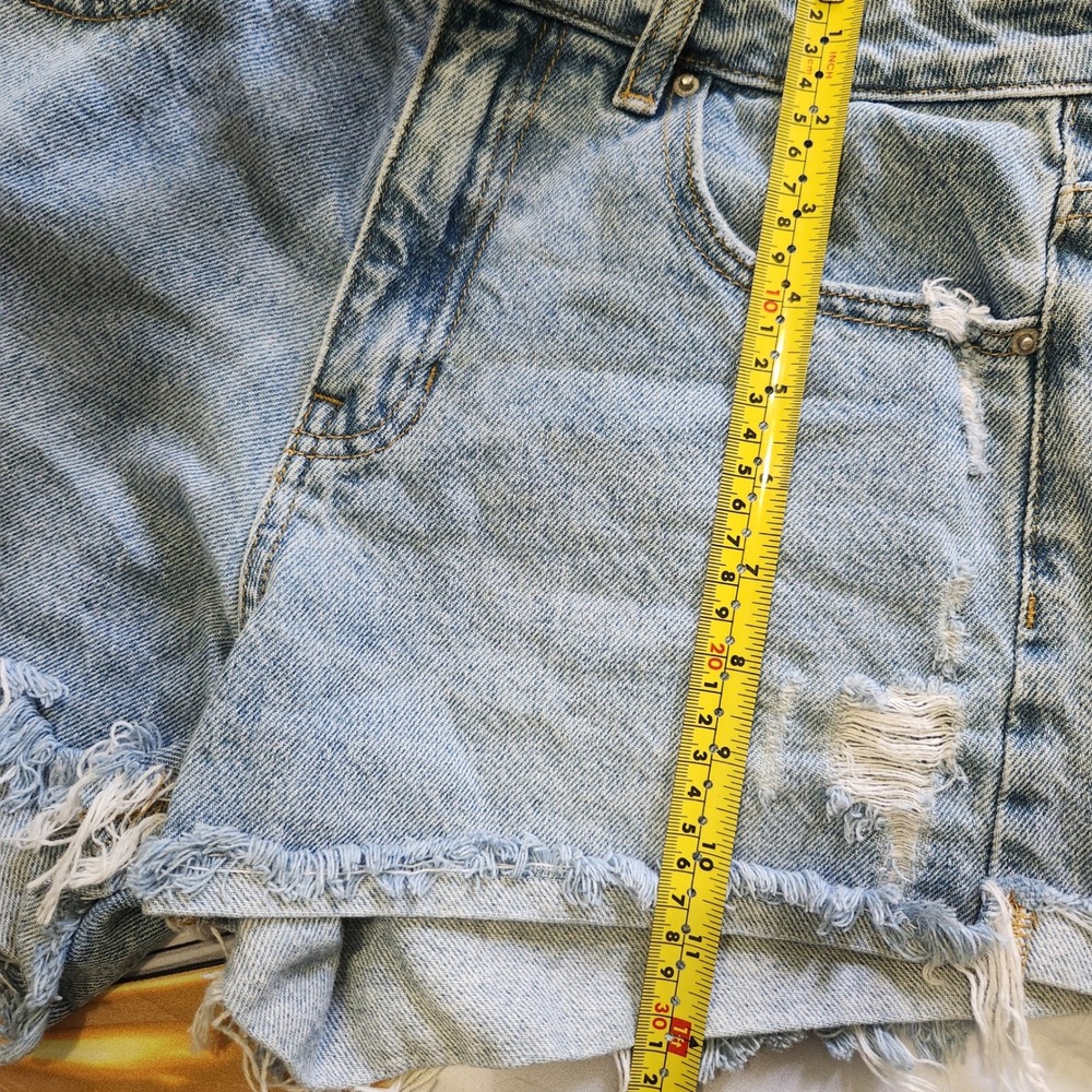 Pacsun Mom Shorts Distressed Frayed Hem Light Wash‎ Denim Shorts Size 25 - Picture 8 of 9